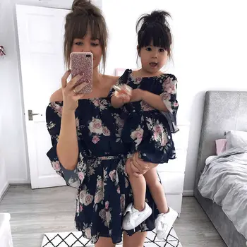 Семейное платье для мамы и дочки, подходящее для девочек летнее праздничное платье с цветочным рисунком, платье трапециевидной формы с открытыми плечами, наряды, платья